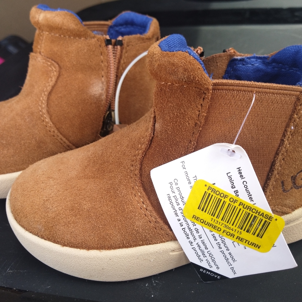 UGG toddler boots- size 6 Nwt